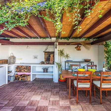 3 Bedroom Pet Friendly In Trencall